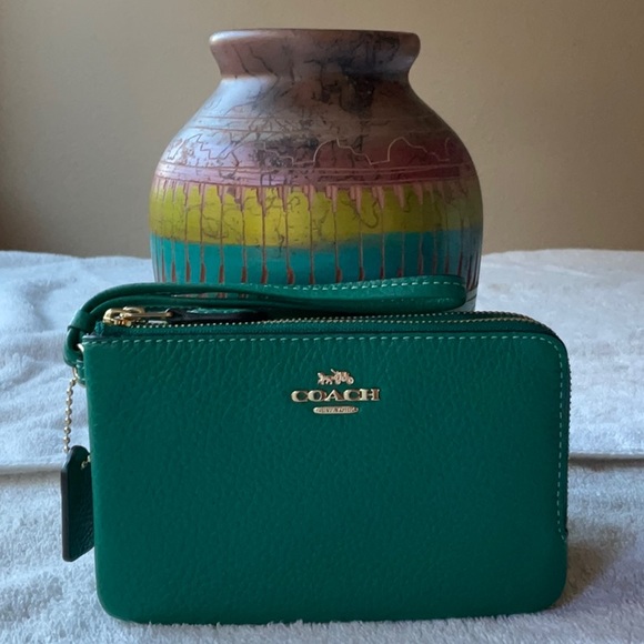 💚 COACH DOUBLE CORNER ZIP WRISTLET 💚 - Picture 6 of 16